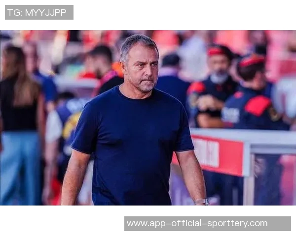 弗里克获西足协上赛季最佳教练奖,所有西甲教练到场合影留念